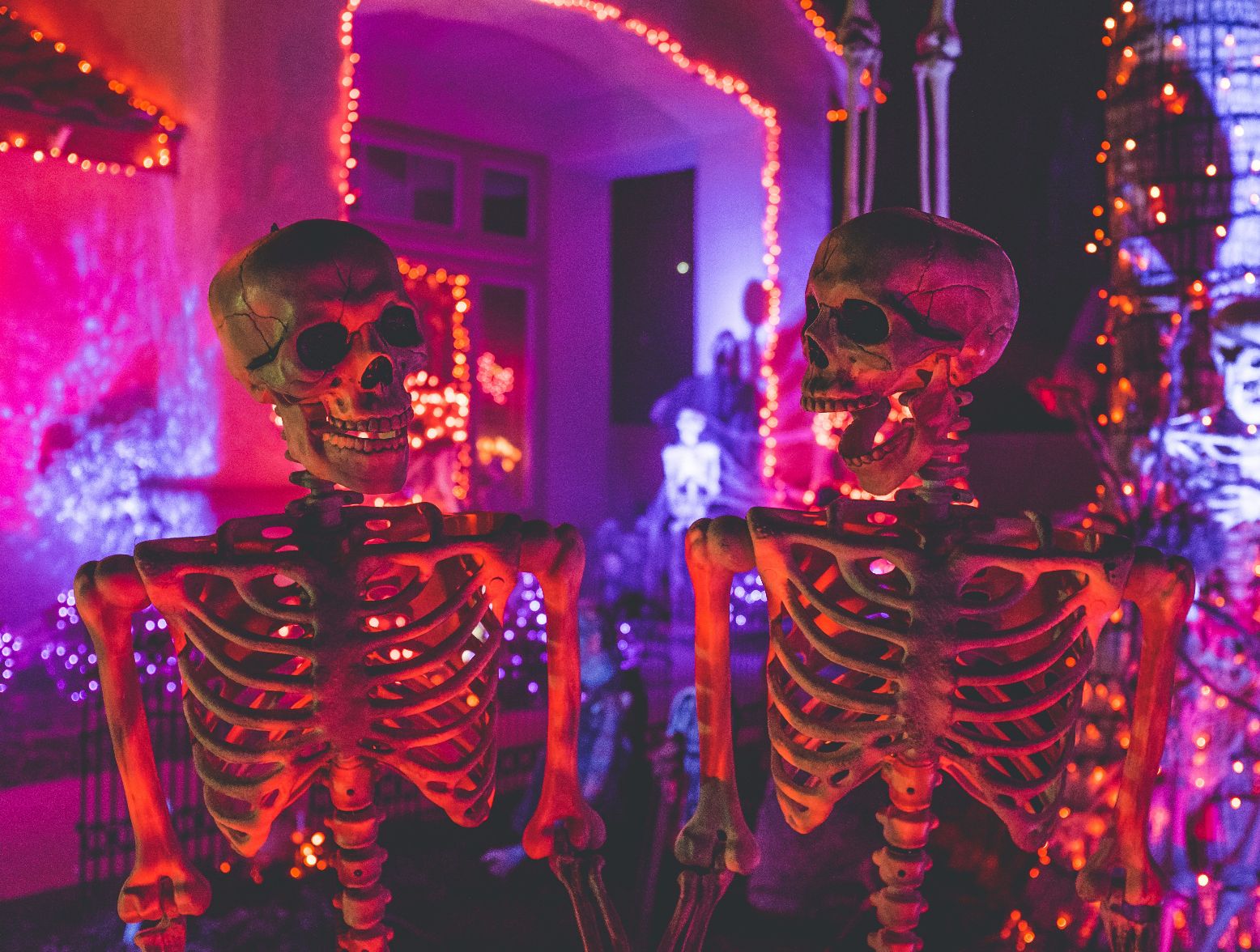 DIY Halloween decor can look both festive and fantastic. Let's get into some easy and fun ideas for Halloween decorations.